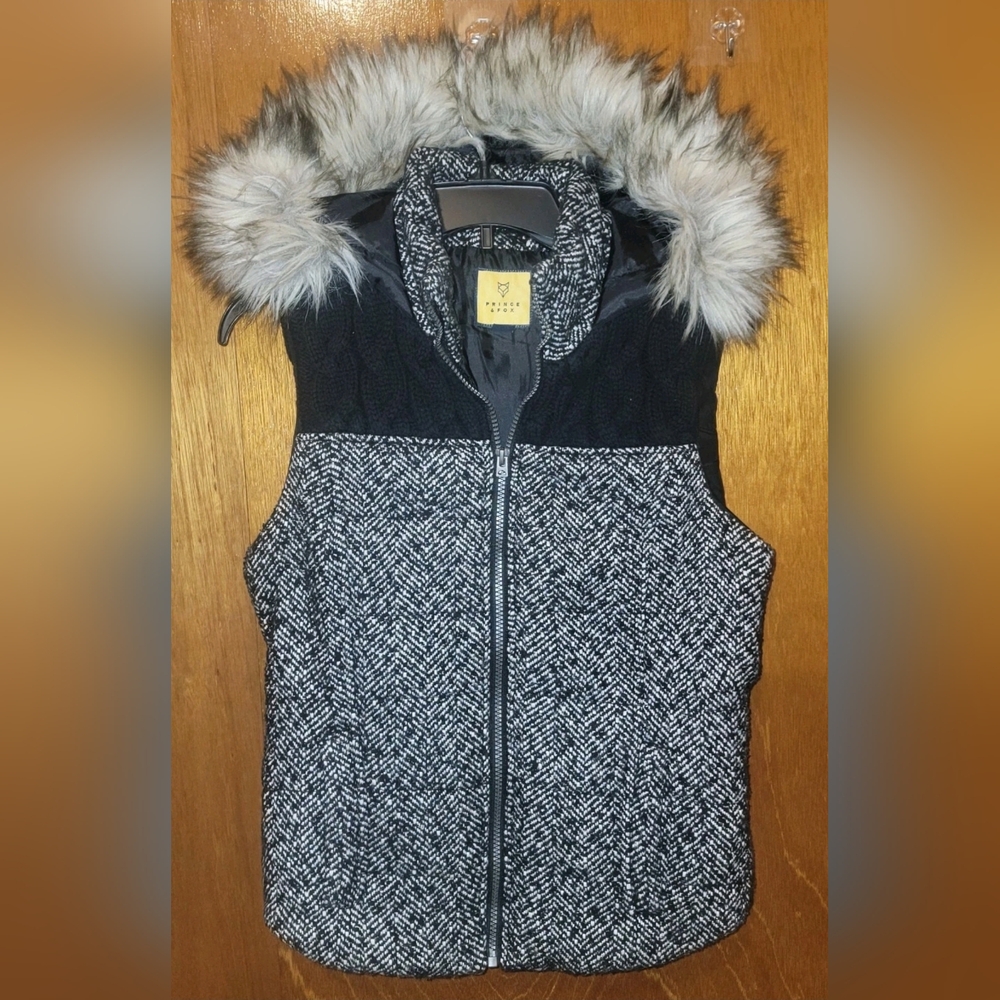 Prince & Fox Black and White Warm Winter Vest Faux Fur Removable Hood Size Small